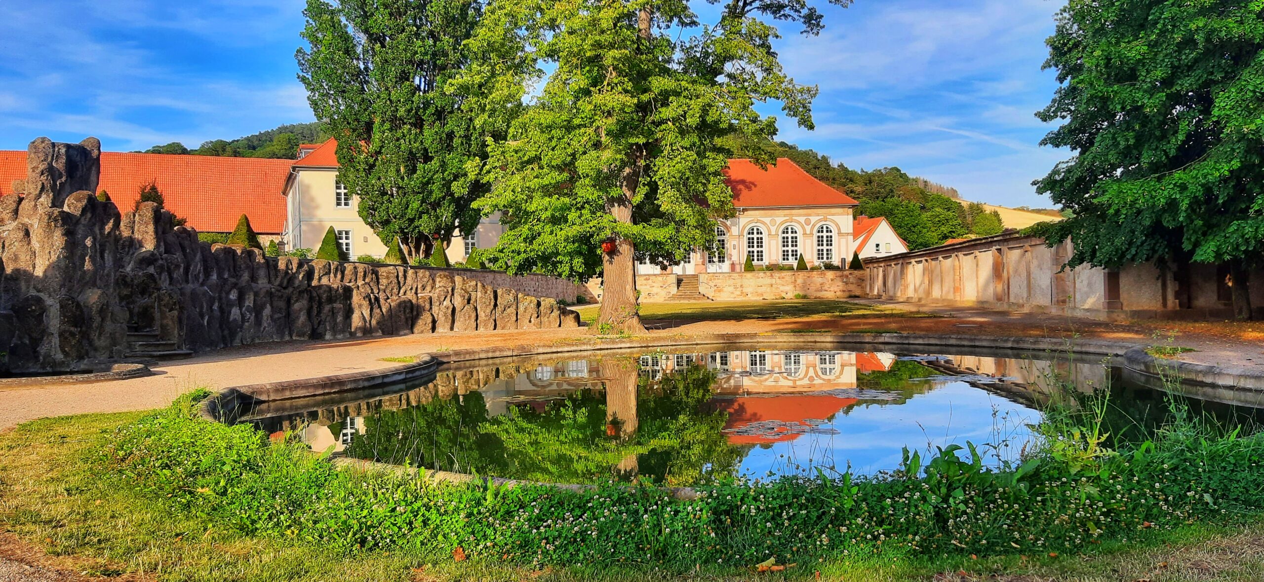 Herzteich mit Orangerie
